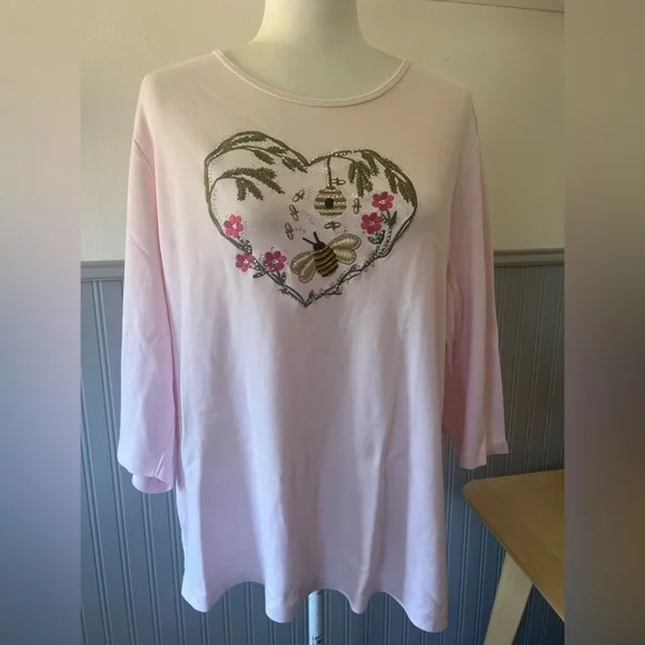 Quacker Factory Top / Embroidered Bee Heart / grannycore /Pink /Size: XL - Picture 1 of 6